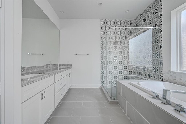 Building Photo - 8930 Spring Knoll Forest Dr