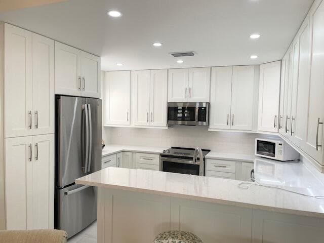 Building Photo - 3008 Fairway Dr N