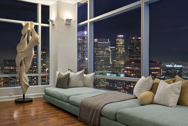 Building Photo - 900 W Olympic Blvd