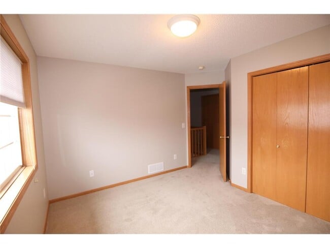 Building Photo - 9476 Talon Ct