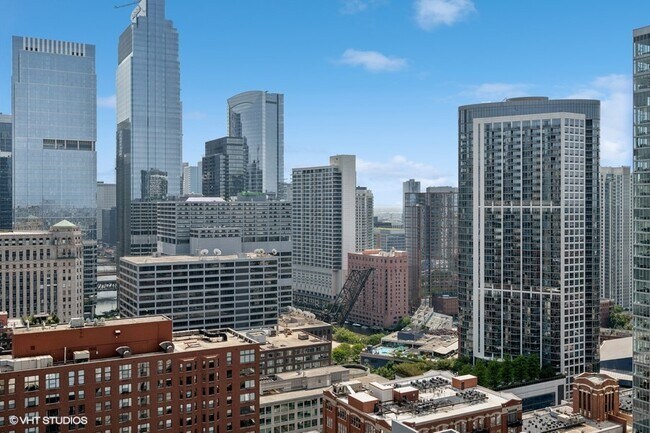 Building Photo - 303 W Ohio St