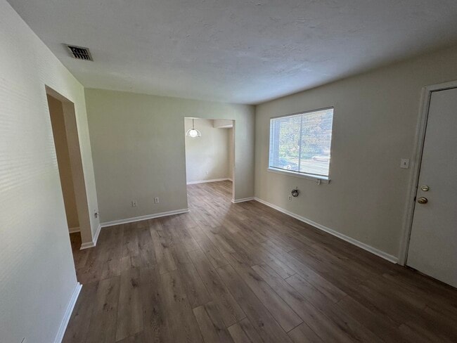 Building Photo - 1401 Lazy Brook