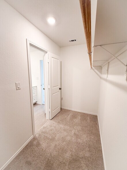 Building Photo - 309 Trinity River Holw