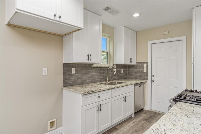 Building Photo - 16110 Reseda Cir