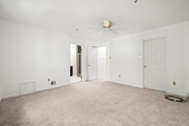 Building Photo - 1430 Redwood Ct