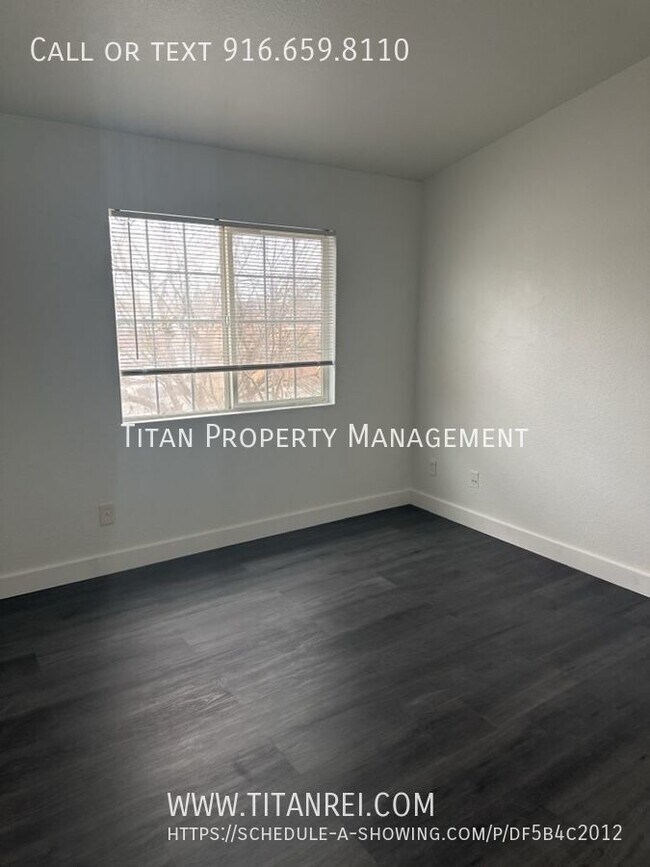 Building Photo - 3736 Astoria St