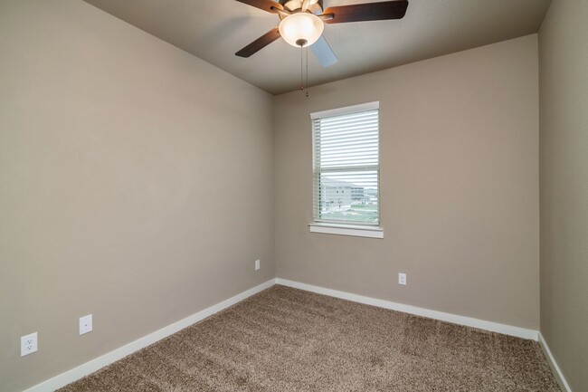Building Photo - GORGEOUS 3 BEDROOM 2.5 BATH DUPLEX LOCATED...