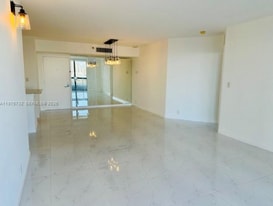 Building Photo - 3530 Mystic Pointe Dr