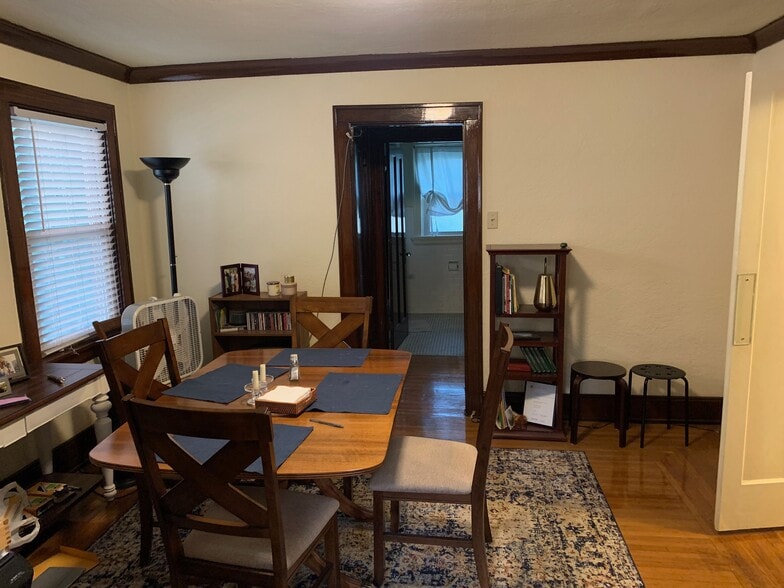 Building Photo - 1358 Herlin Pl