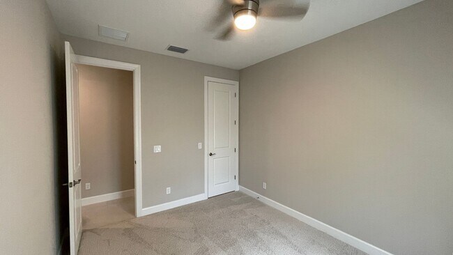 Building Photo - Unfurnished Annual Rental