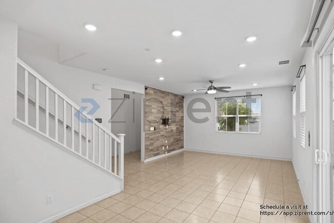 Building Photo - 1339 Sauvignon St