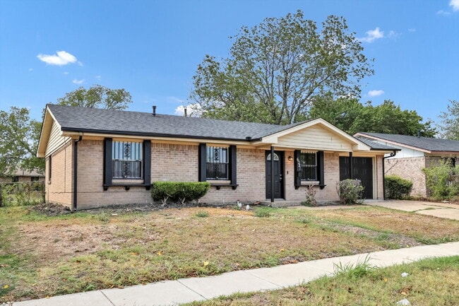 Building Photo - $1,000 OFF first month rent.