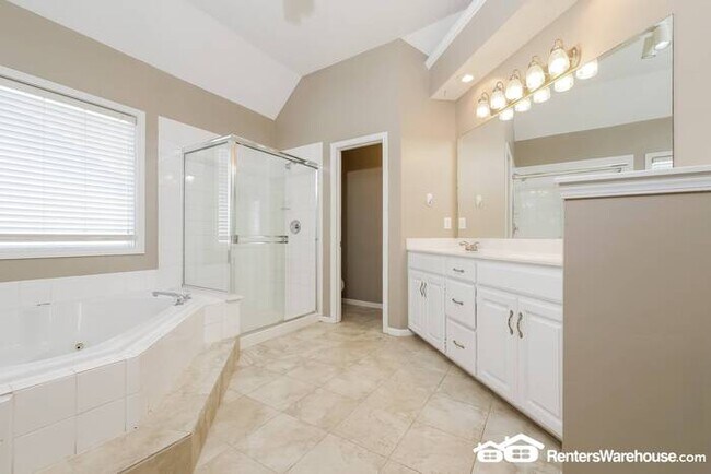 Building Photo - 4 Bed 2.5 Bath For Rent In Olathe! Availab...