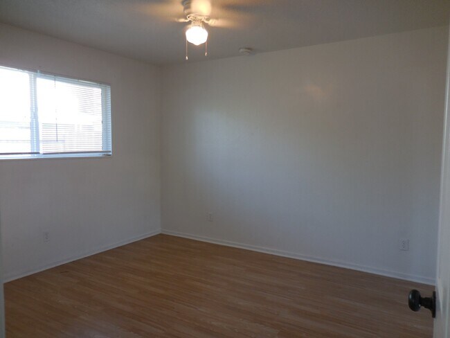 Building Photo - 3371 Lerwick Rd