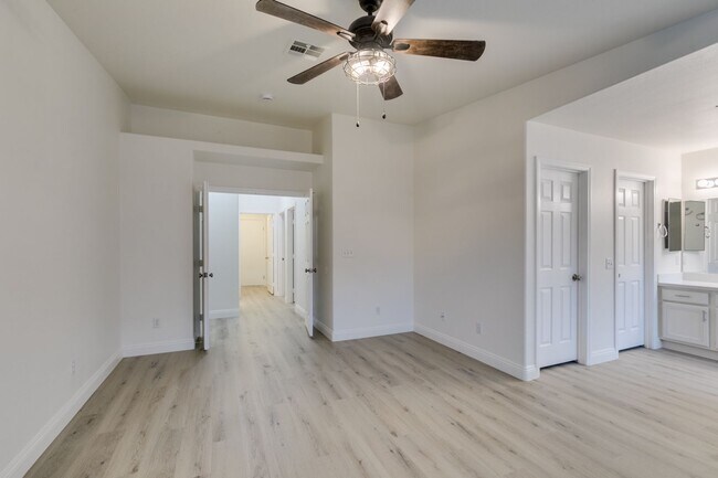 Building Photo - 437 Palegold St