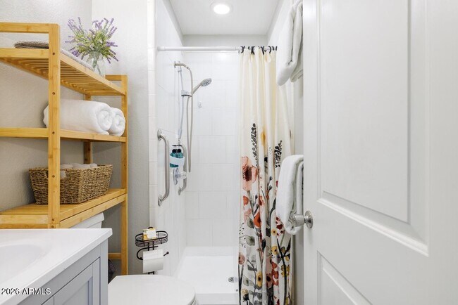 Building Photo - 3011 S Country Club Way