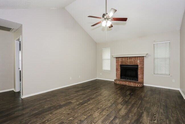 Building Photo - 704 Stonebrooke Dr