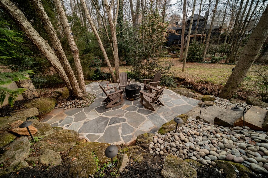 Building Photo - 10 Lotus Ct