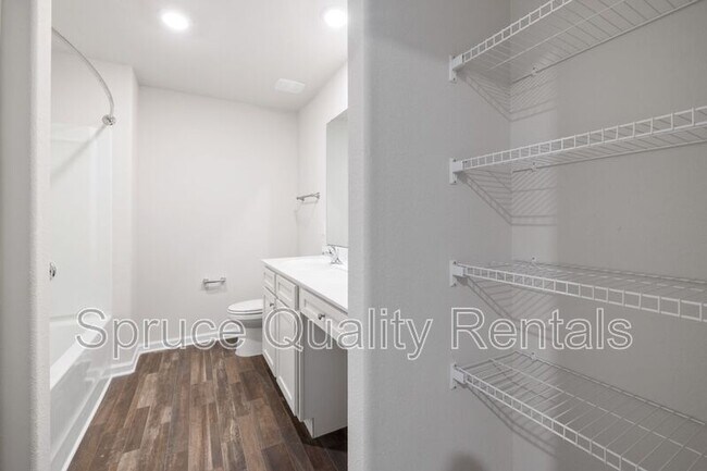 Building Photo - 2105 Briar Run Dr