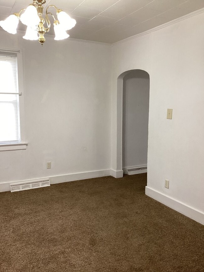 Building Photo - Charming House in the Country