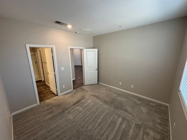 Building Photo - Beautifully Upgraded Single-Story 2BED/2BA...