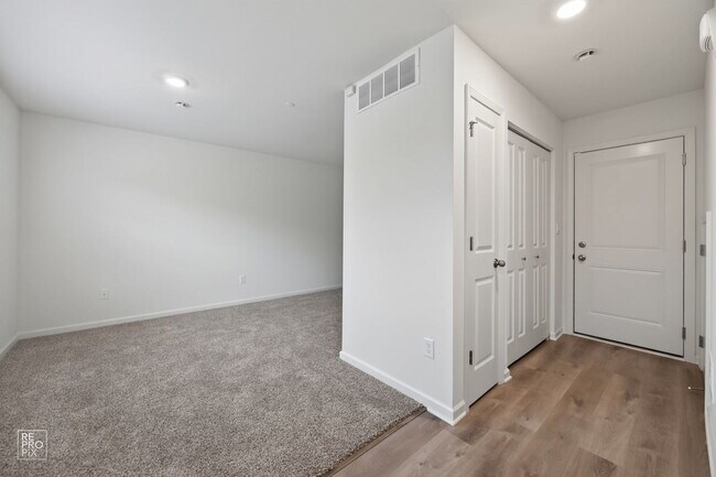 Building Photo - 2031 Sequoia Ave