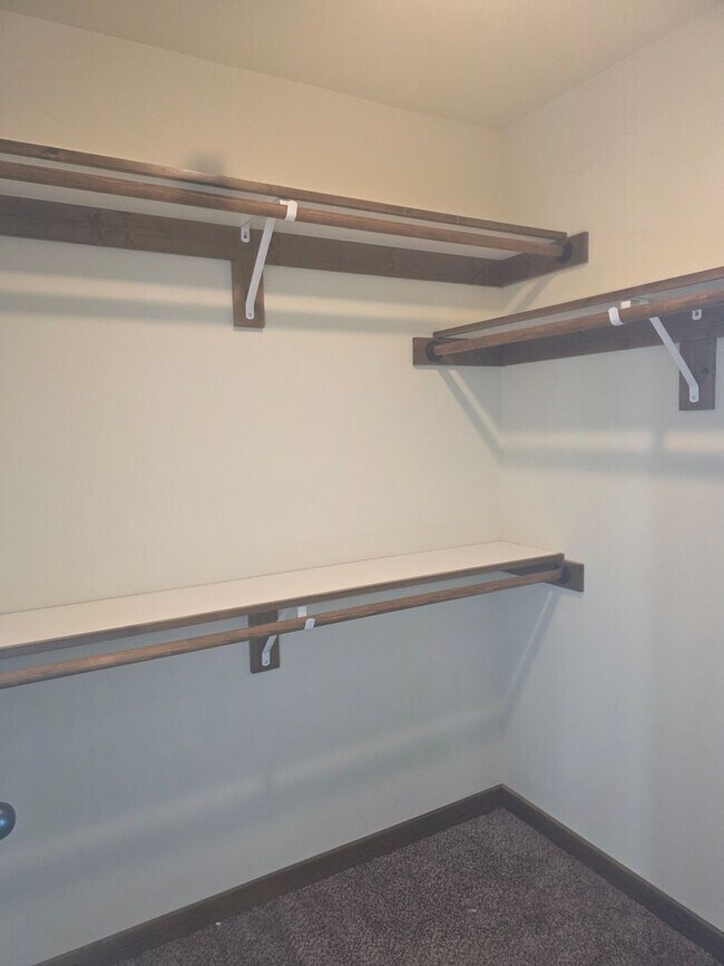 Building Photo - 3 Bedroom 2.5 Bath Condo near MSU