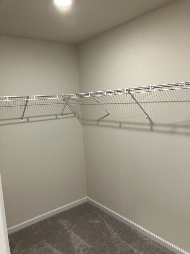 Building Photo - Beautiful Like new 3 bedroom Home in Gambi...