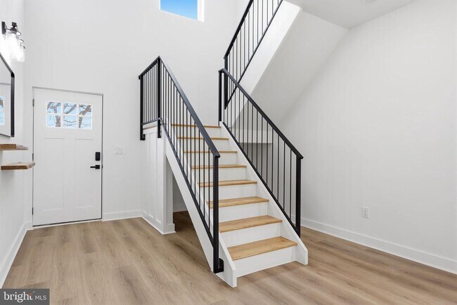 Building Photo - 31 Swan Ln