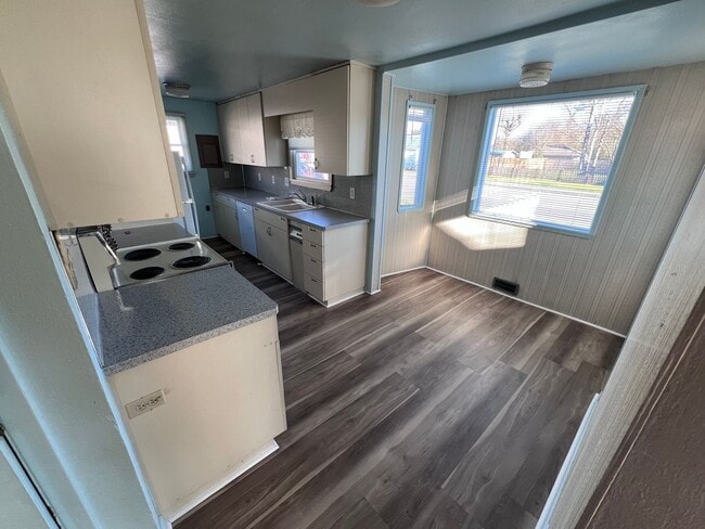 Building Photo - Mount Vernon 2 Bedroom with Parking Garage.