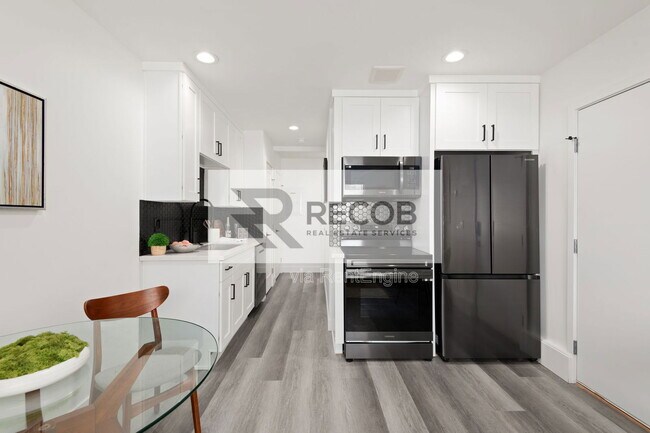 Building Photo - 5144 Manchester Rd