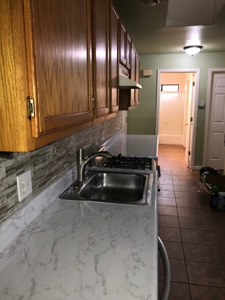 Kitchen - 852 Kellogg Ave