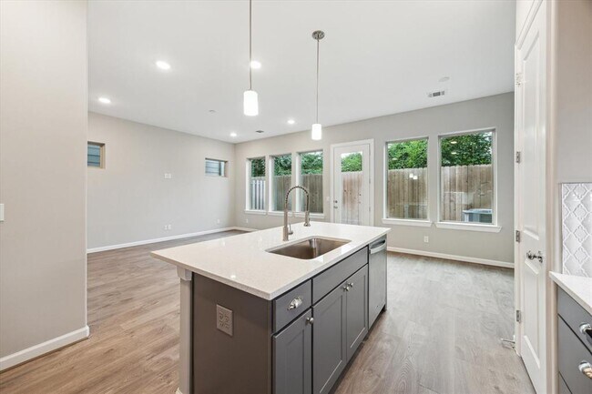 Building Photo - 804 Dawn Meadows Dr
