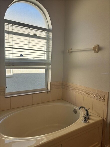 Building Photo - 31318 Heatherstone Dr