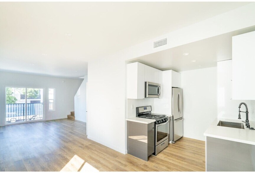 Primary Photo - 6120 Eleanor Ave