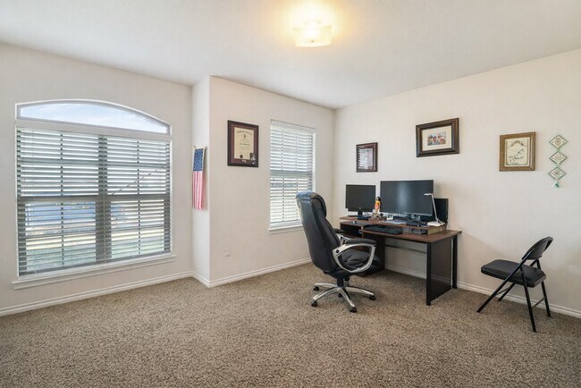 Building Photo - 912 Purdue St