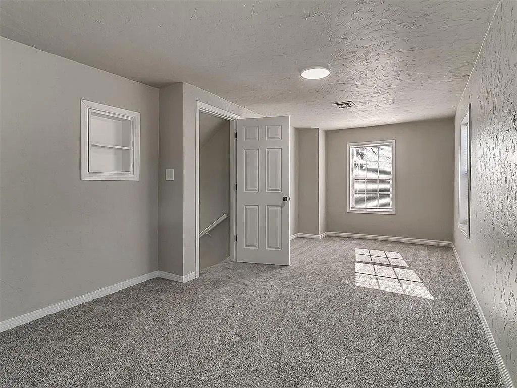 Upstairs bedroom - 2200 NW 33rd St