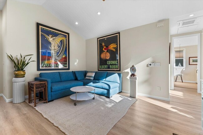 Building Photo - 402 Haydon St