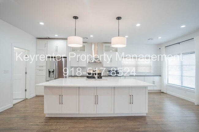 Building Photo - Midtown Tulsa | 4 Bed | 2 Bath | 2,010 SQFT