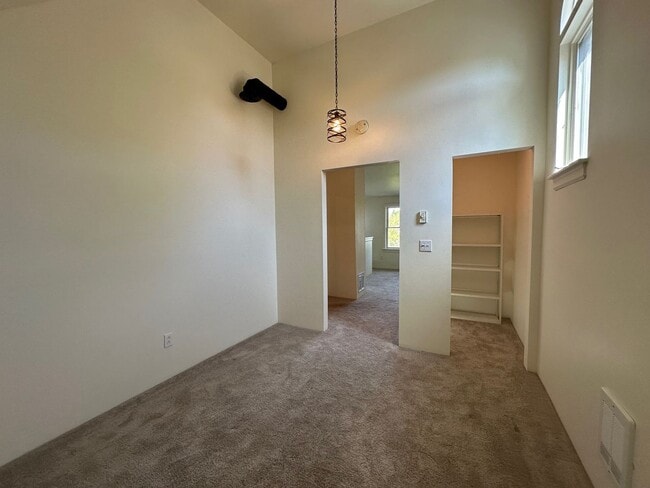 Building Photo - Stunning 3-Bedroom Craftsman Home in Kendall Yards