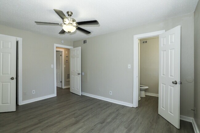 Building Photo - All-Electric 2BR/1.5BA Gem in Prime Campbellton Rd Location