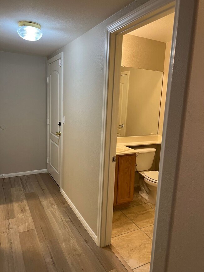 Building Photo - 4 Bedroom with Bedroom Downstairs, Pool, O...