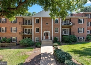 Building Photo - 3915 Lyndhurst Dr