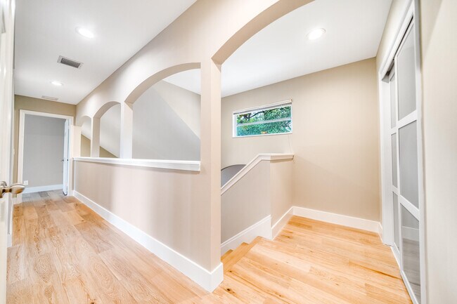 Building Photo - 3402 Pine Haven Cir