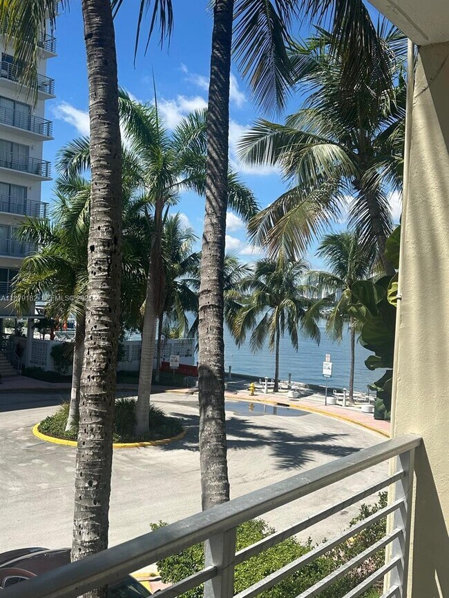 Building Photo - 1441 Lincoln Rd