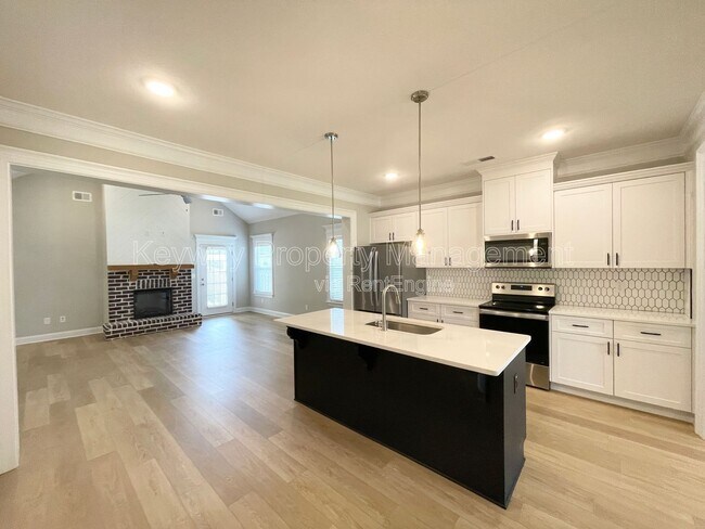 Building Photo - 410 Longford St