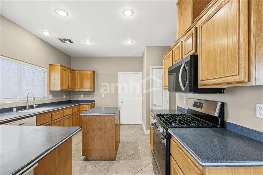 Building Photo - 3387 Antique Rose Dr