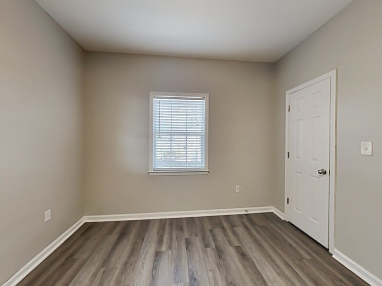 Building Photo - 255 Farrington Ave SE