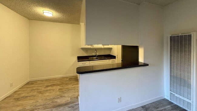 Building Photo - 45 Rose Ave