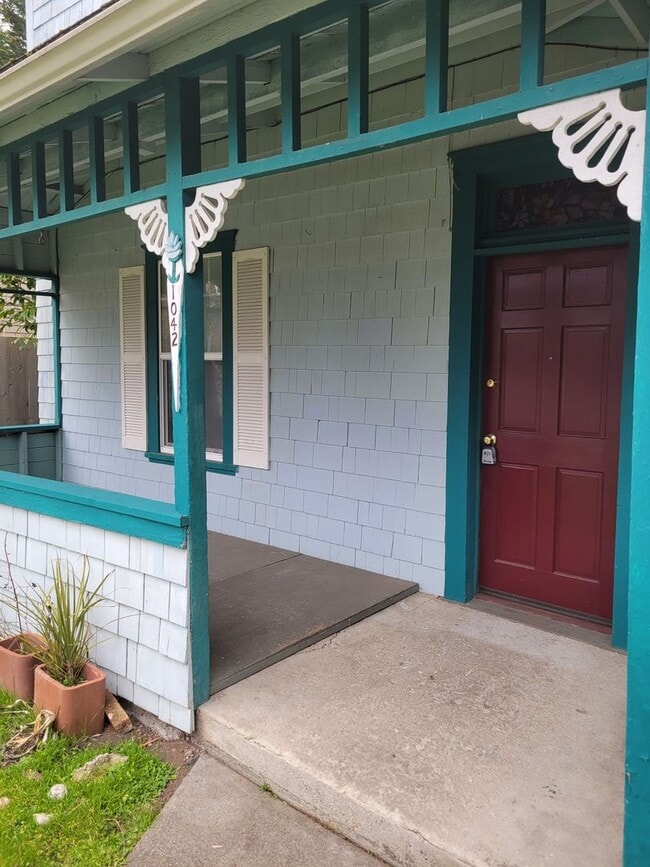 Building Photo - Uptown Port Townsend Home